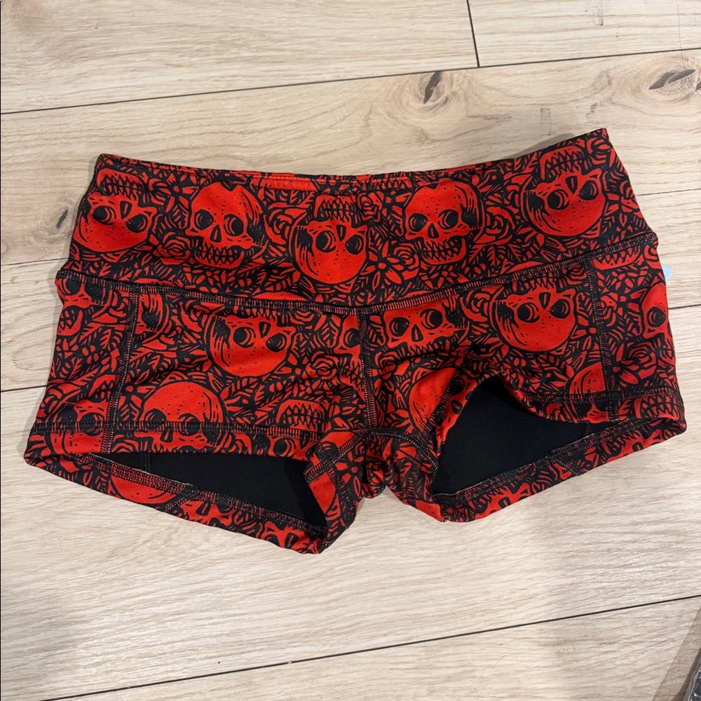 Fleo day of the dead shorts NWT size medium